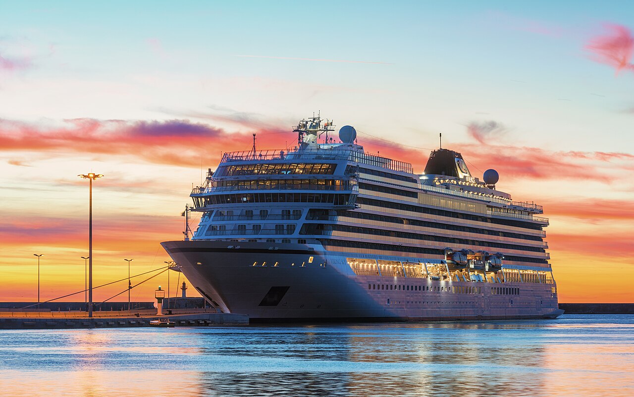 cruise ship ocean (foto: Christian Ferrer / CC BY 4.0, Wikimedia Commons)