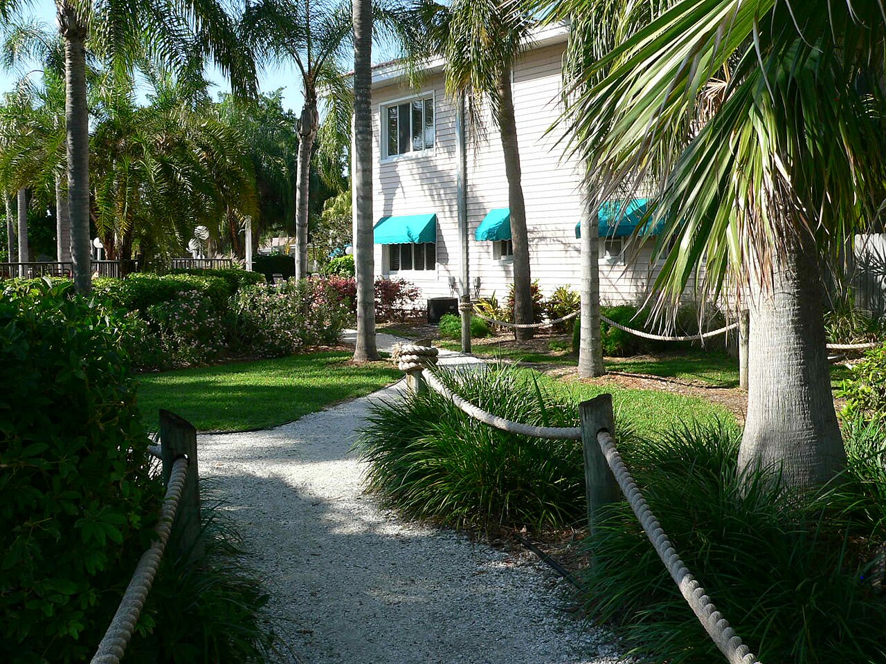 tropical beach resort (foto: hill10003 / CC BY-SA 3.0, Wikimedia Commons)