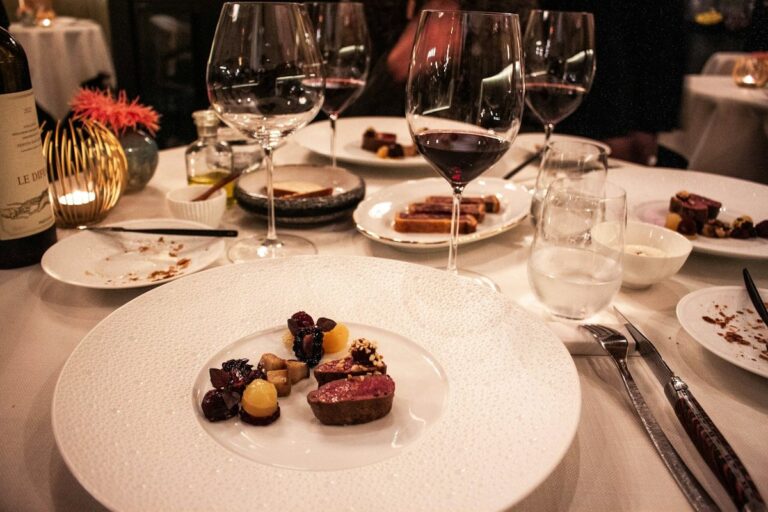 Les Meilleures Tables du Monde : Guide Gastronomique 2026