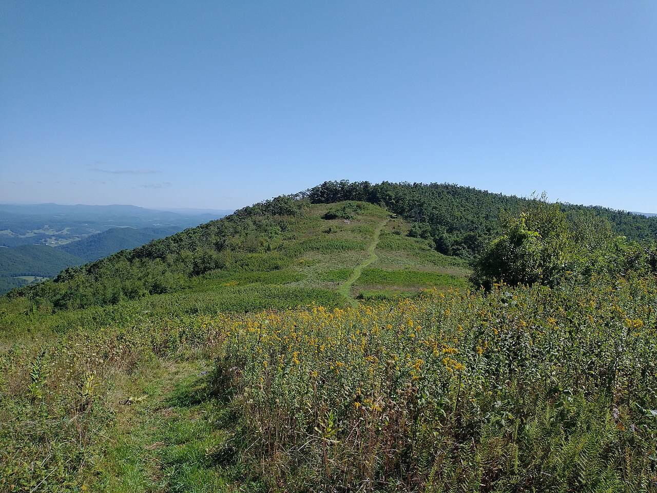 scenic travel landscape (foto: Smithh05 / CC BY-SA 4.0, Wikimedia Commons)